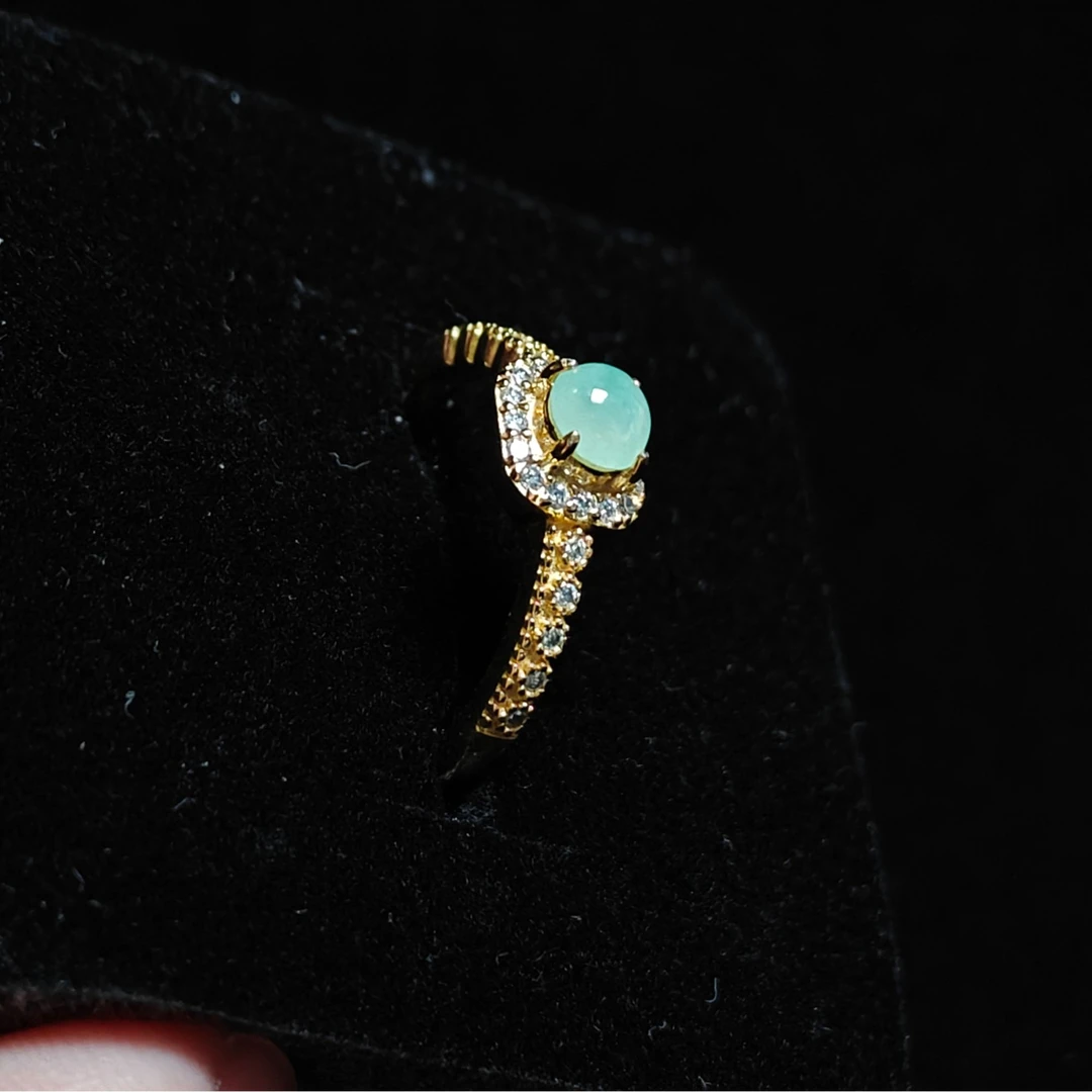 时尚百搭气质精致款天然缅甸翡翠开口戒 尺寸整体6.8mm豪华镶嵌