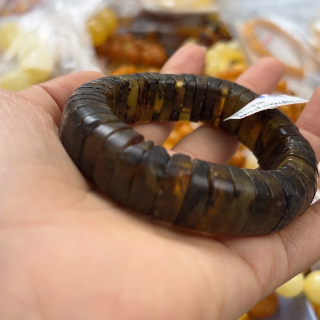 未镶嵌琥珀珠宝奇石