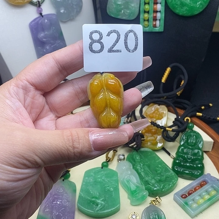 翡翠未镶嵌吊坠(赠链)