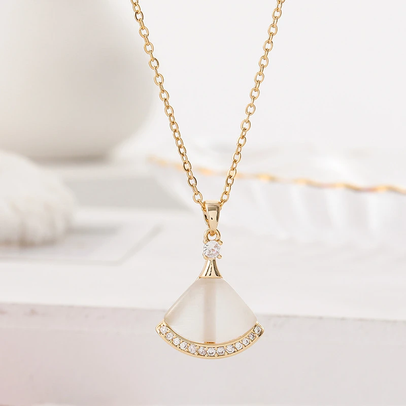 钛钢项链 2025年新款贝壳小裙子项链女不掉色轻奢百搭小众锁骨链