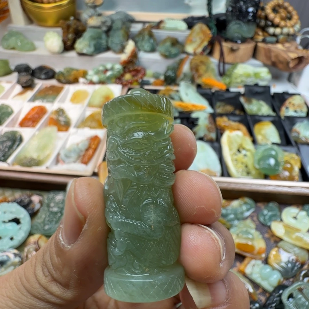 m***美蛇纹石玉未镶嵌颈饰