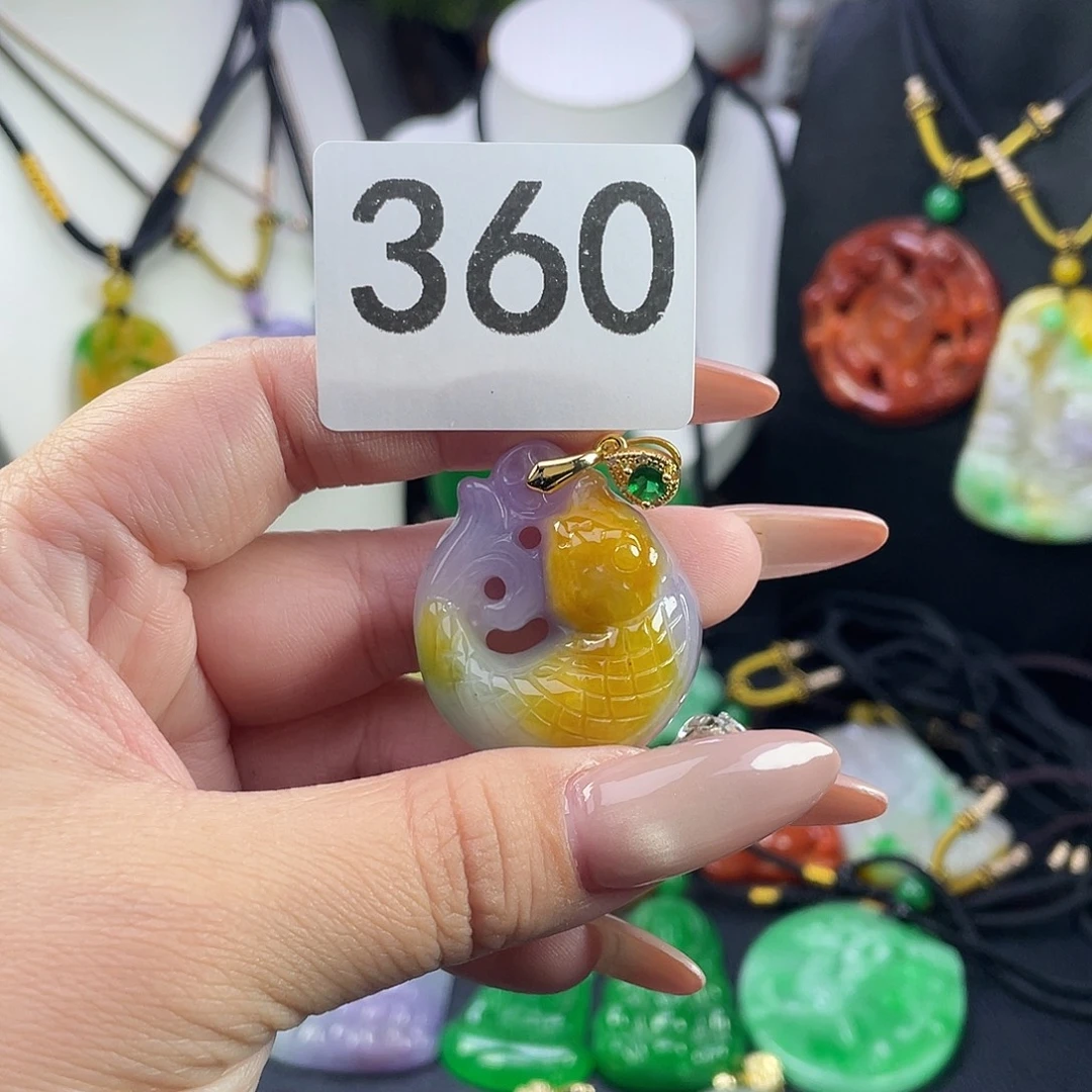 翡翠未镶嵌吊坠(赠链)