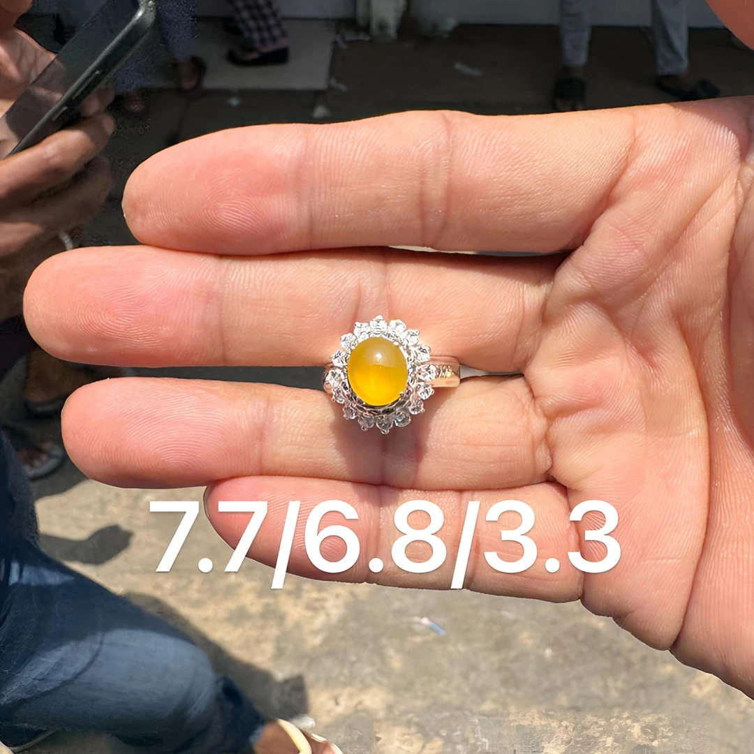 0522(小哪吒在源头)玻璃种翡翠正圆炸光柠檬黄戒面干净杠味荧光足