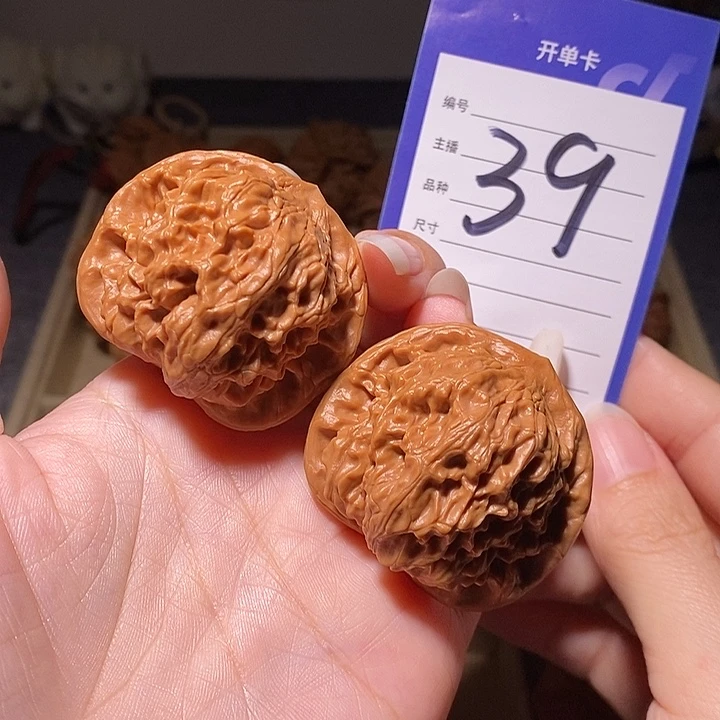 把件文玩核桃红狮子44左右有修
