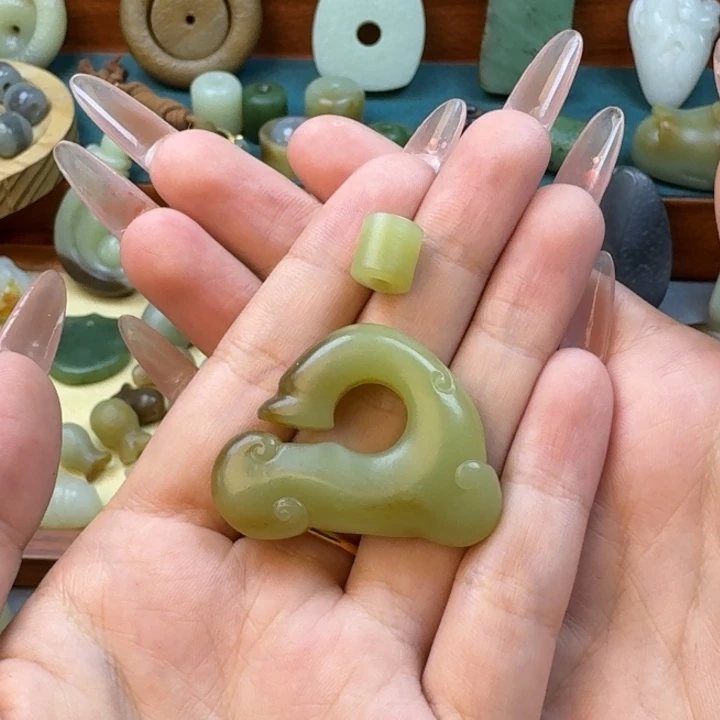 *****和田玉未镶嵌颈饰