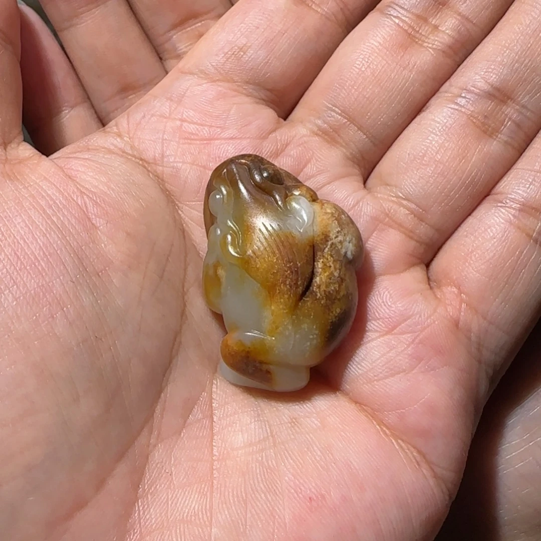 天***。和田玉未镶嵌挂件