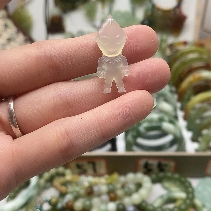 蛇纹石玉颈饰未镶嵌