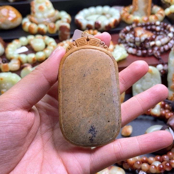 未镶嵌岫岩河磨玉（透闪石质玉）挂件