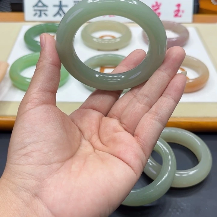 未镶嵌手镯石英质玉勿****