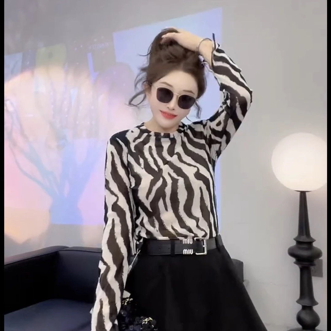 常规款T恤圆领烫印洋气长袖拼色斑马纹休闲秋季气质百搭女潮