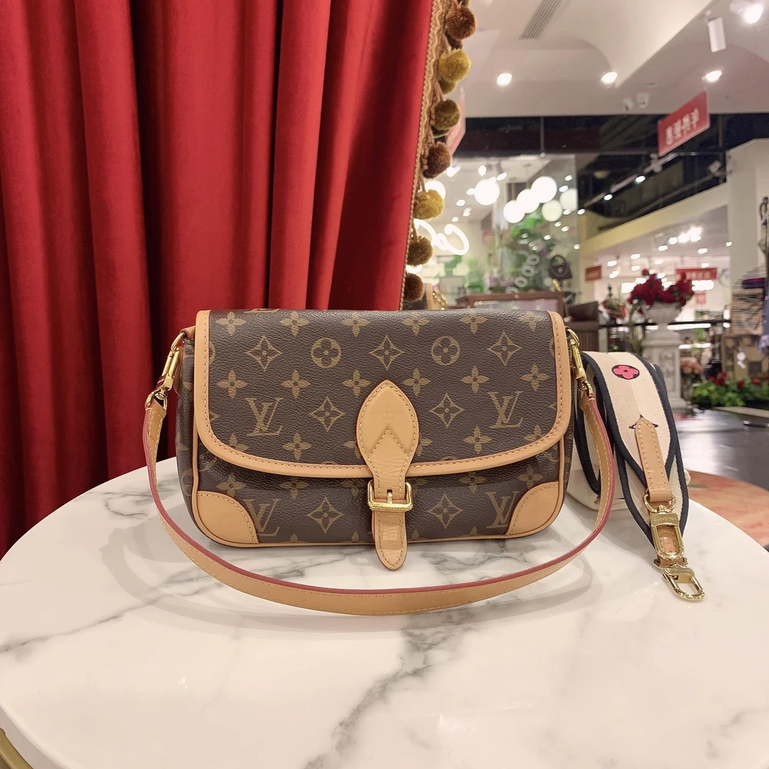 95新 LouisVuitton/路易威登 法棍黑肩带老花单肩包/59352044