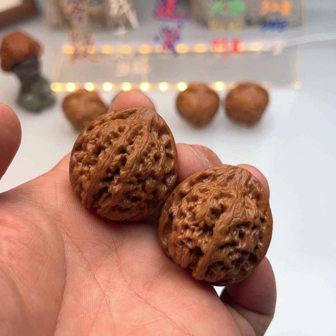 文玩核桃把件36mm原桩雪狮