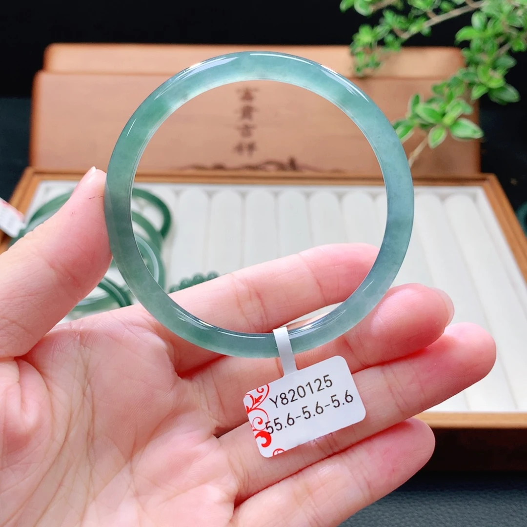未镶嵌手镯（圆镯）翡翠