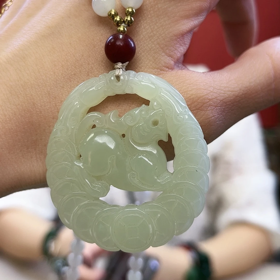 和田玉颈饰未镶嵌皮球圆牌