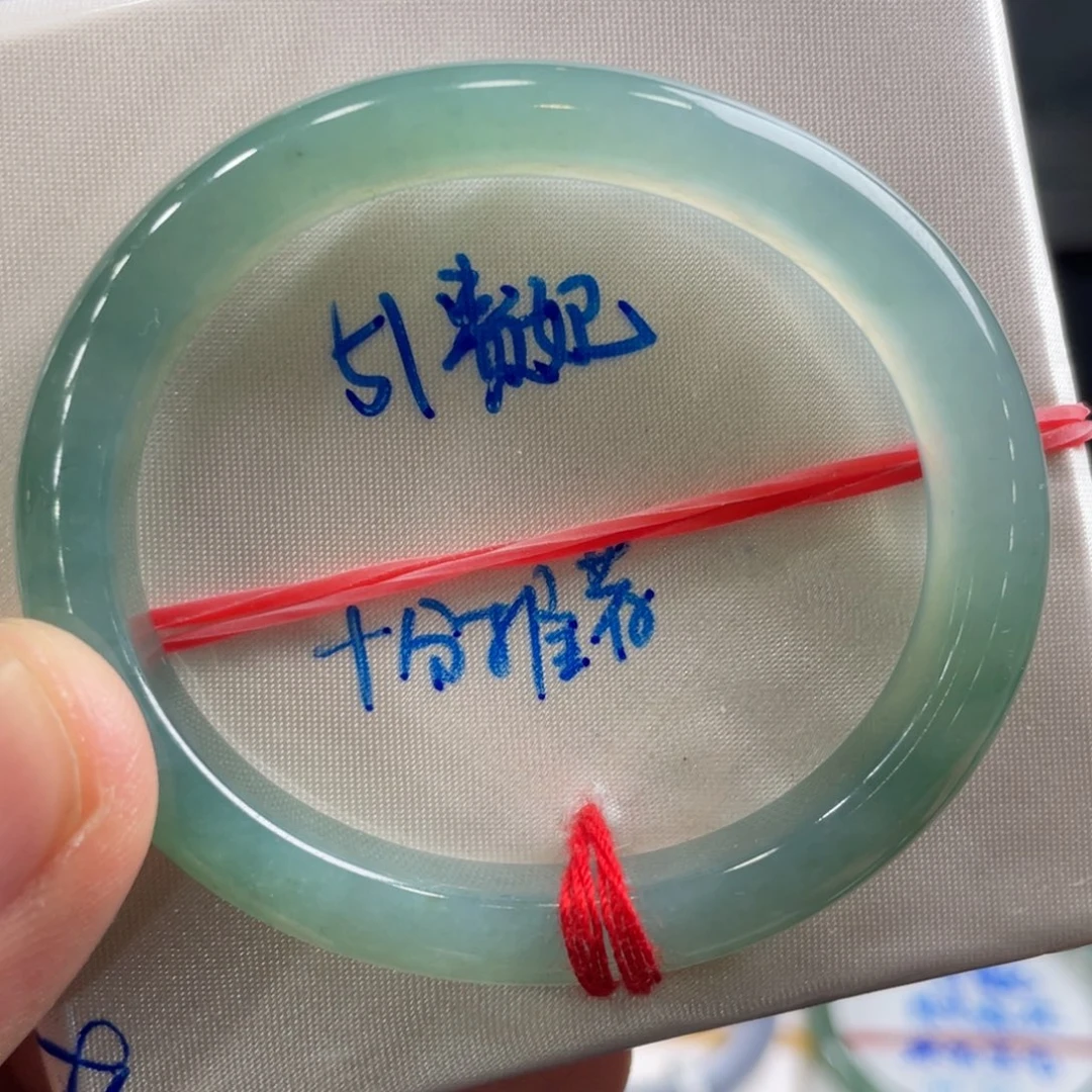 翡翠手镯未镶嵌翡翠手镯