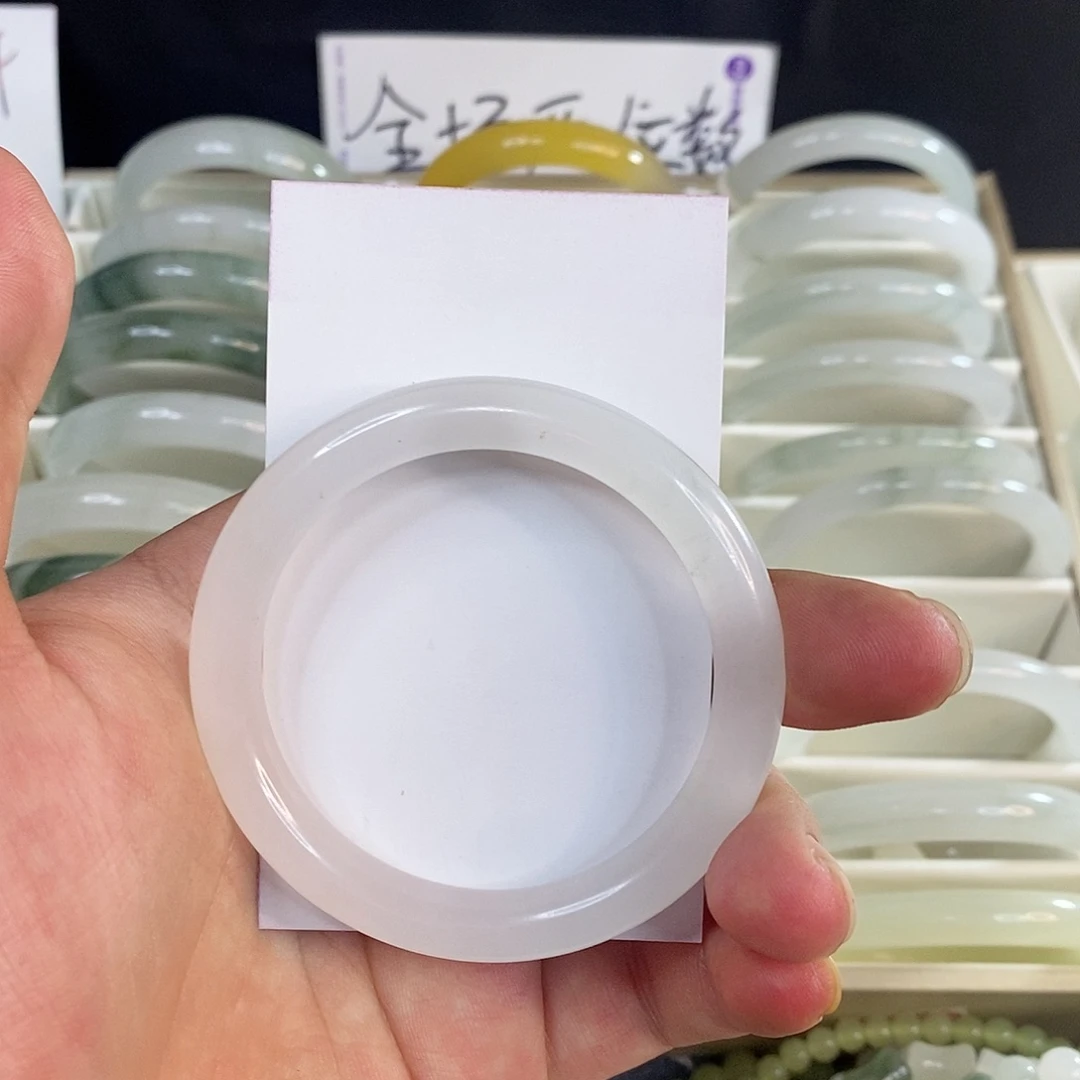 未镶嵌手镯石英质玉