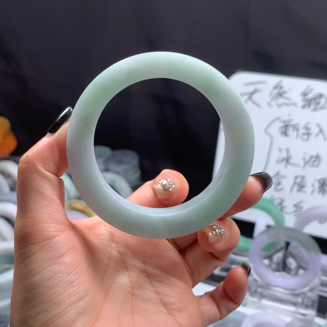 定制翡翠未镶嵌手镯