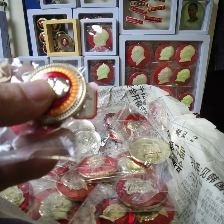 只***瓢爷爷金属像章纪念
