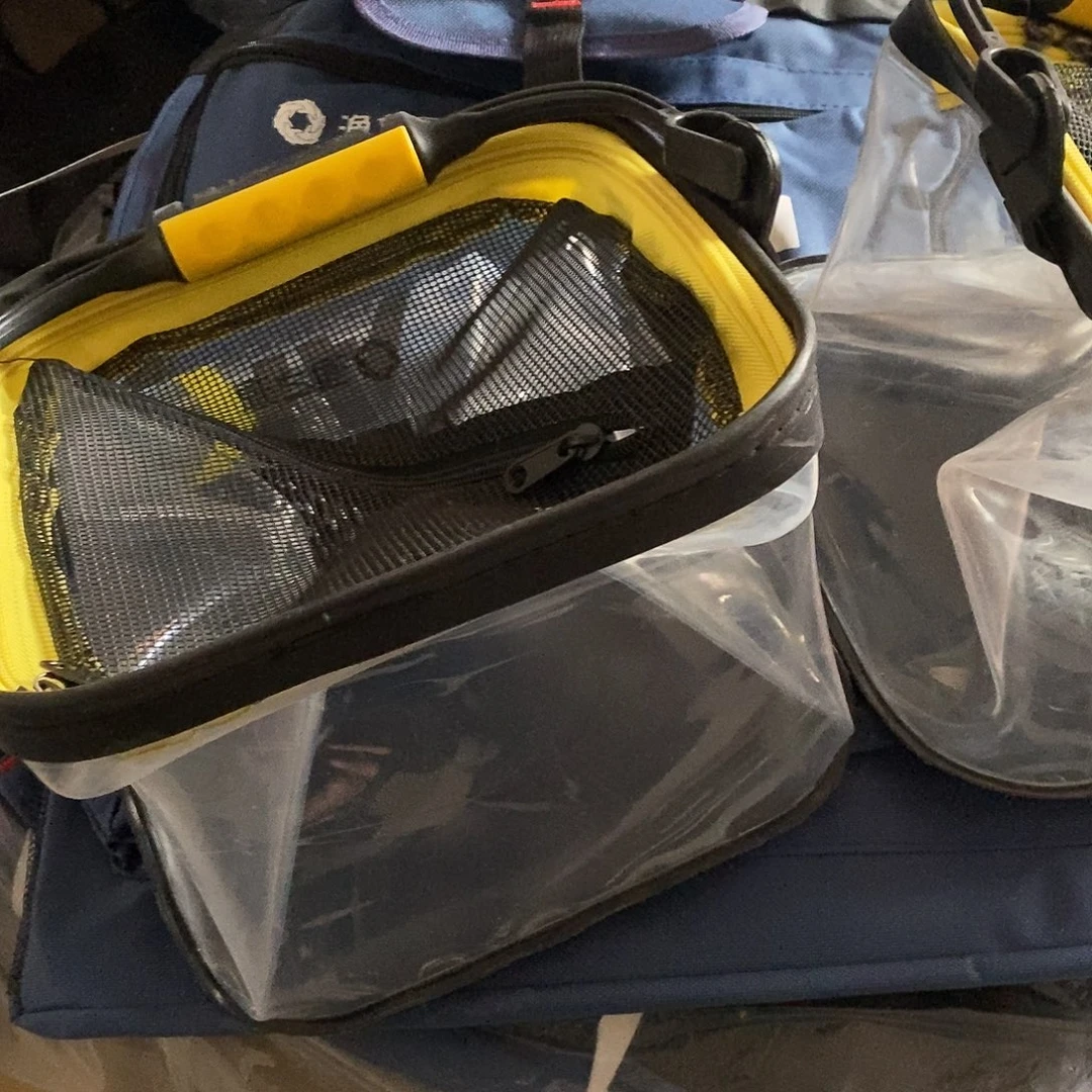 透明打水桶一个，瑕疵。，，