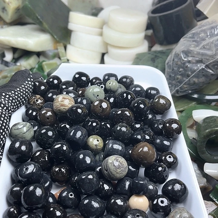 和田玉（糖玉）和田玉边角料9K金镶嵌黄**囡