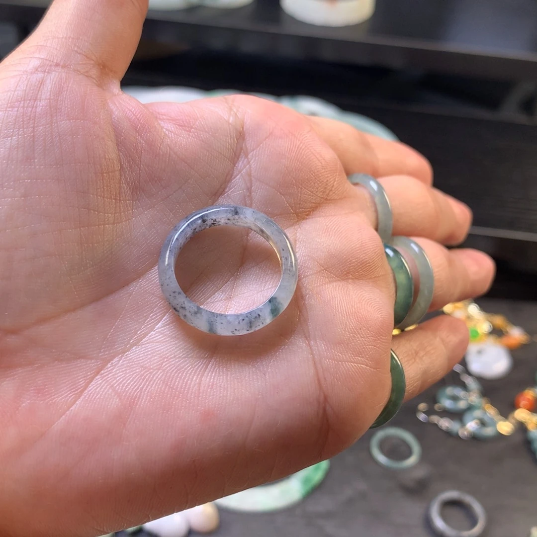 翡翠戒指未镶嵌路**雕