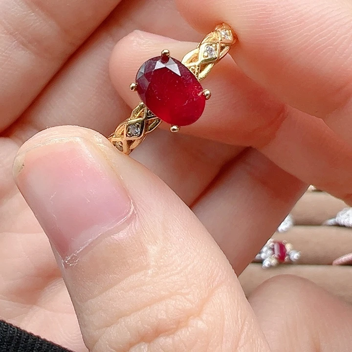 银S925镶嵌红宝石耳饰