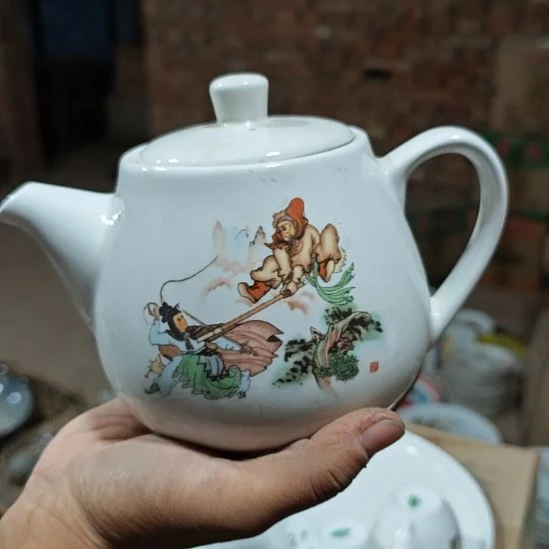 库存微瑕三打白骨精多孔茶壶容量600
