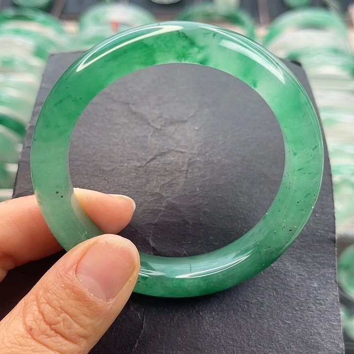 未镶嵌手镯石英质玉