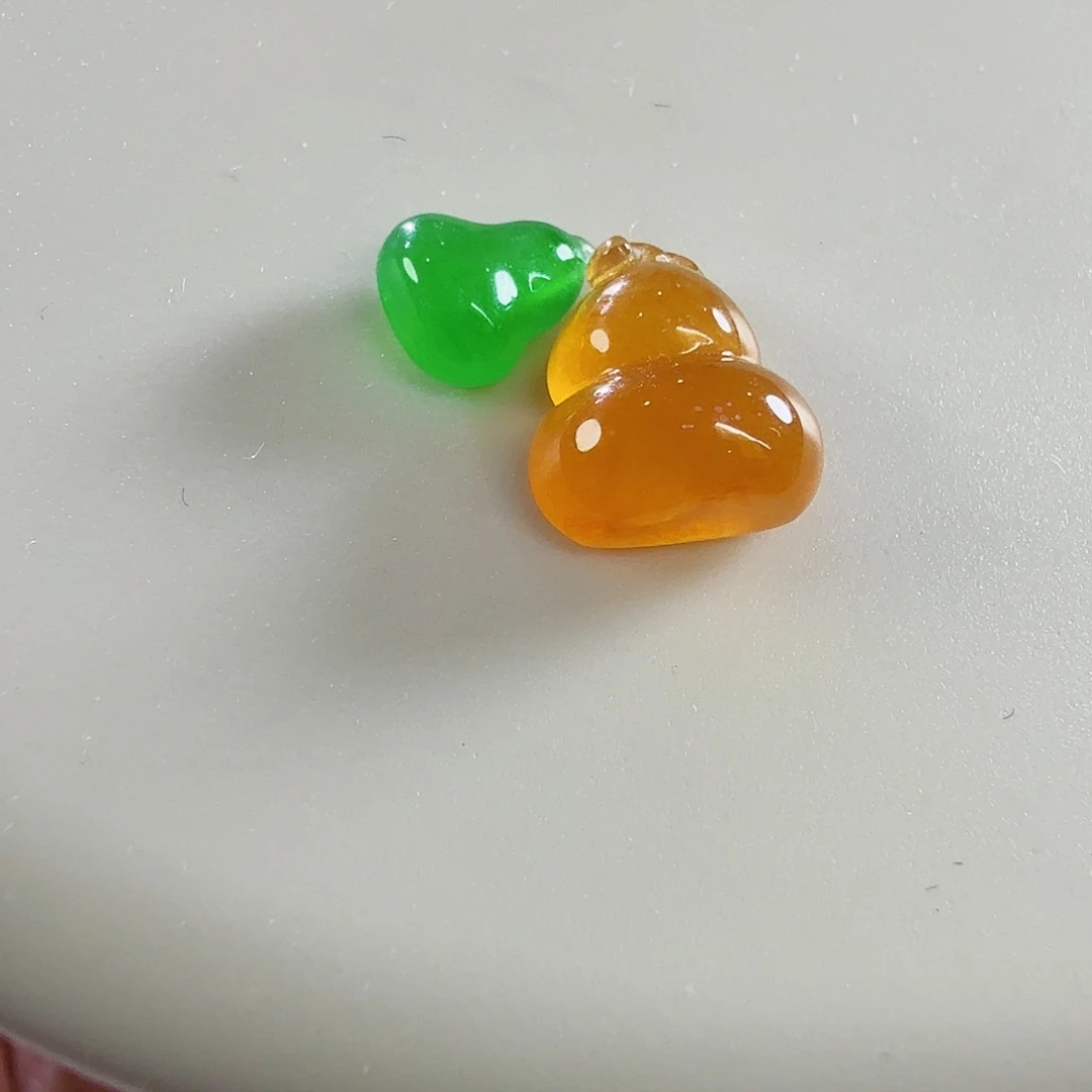 翡翠未镶嵌颈饰葫芦一对