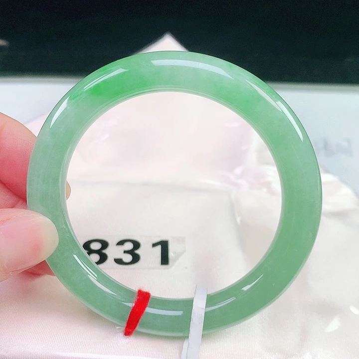 翡翠未镶嵌手镯（圆镯）831