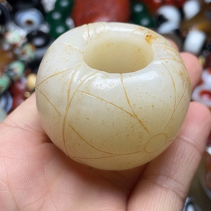 明***确颈饰未镶嵌和田玉