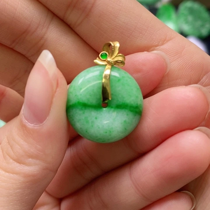 翡翠颈饰未镶嵌吊坠