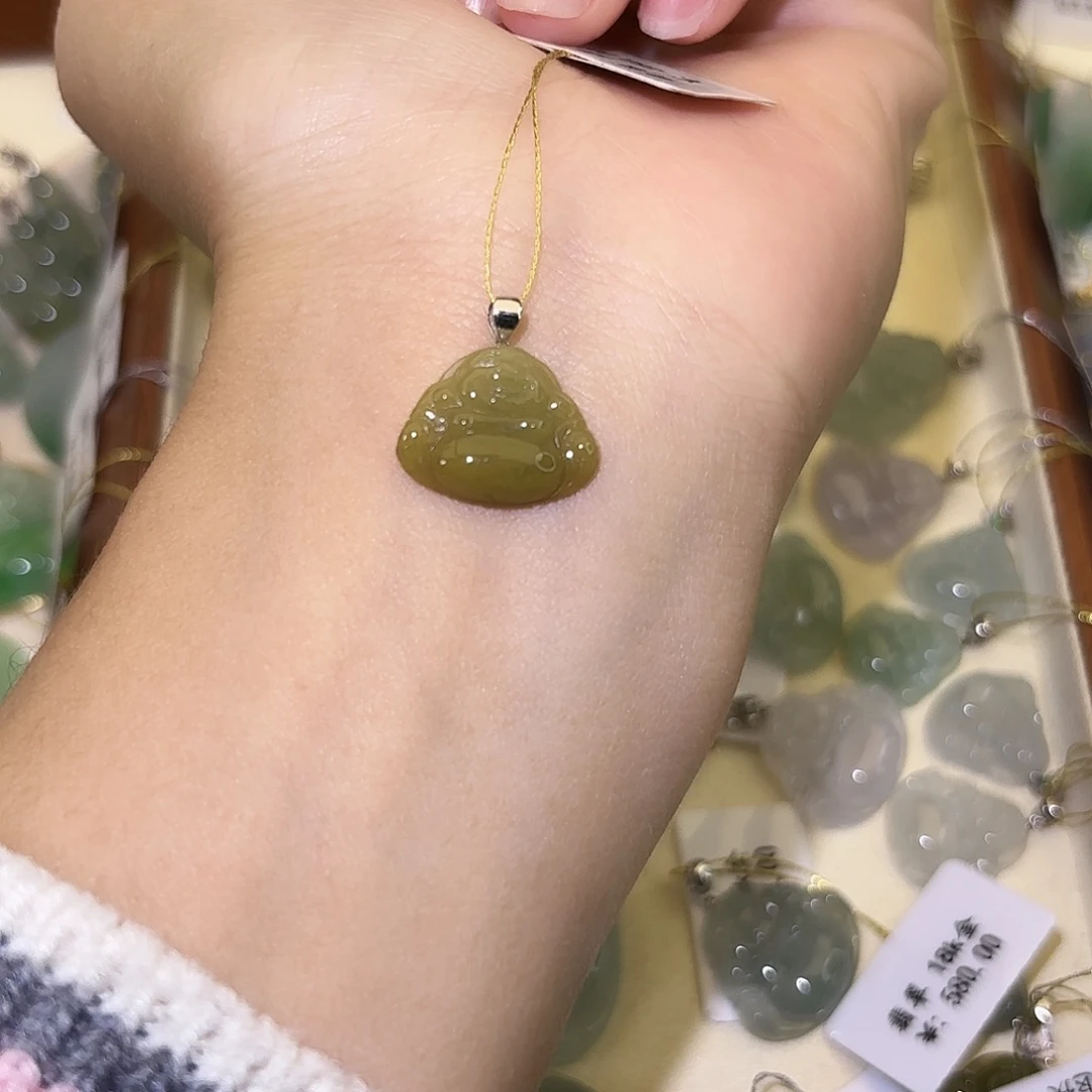 翡翠18K金镶嵌颈饰佛公