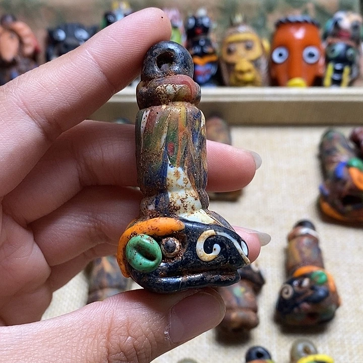 颈饰琉璃顶珠鼠娃040