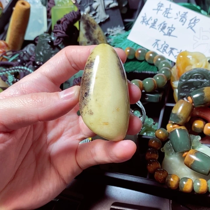 蛇纹石玉颈饰未镶嵌