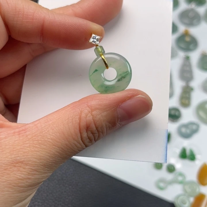 翡翠18K金镶嵌颈饰甜甜圈