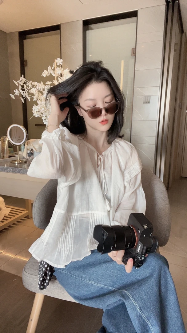 【悦悦专属】法式领口镂空系带压绉纹理衬衣A210