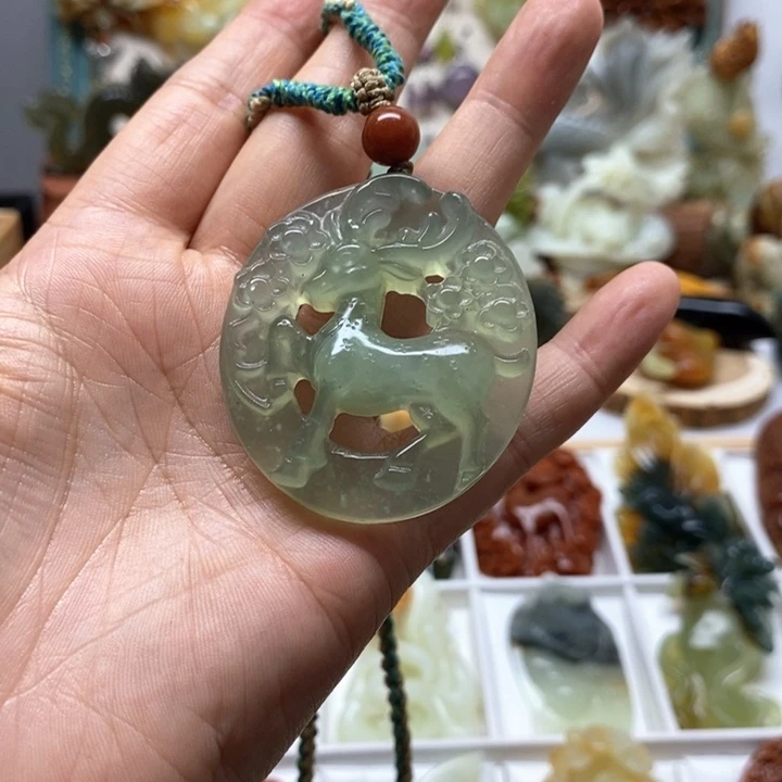 未镶嵌蛇纹石玉颈饰