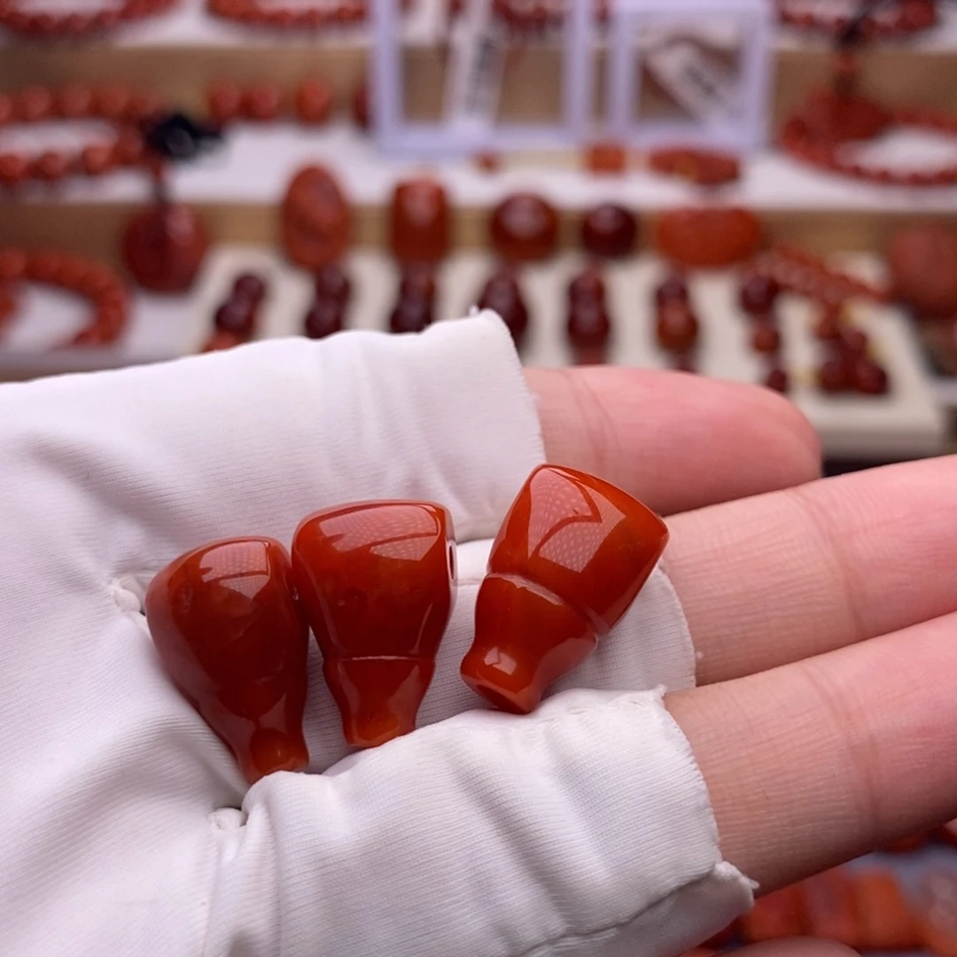 三***)南红玛瑙配饰未镶嵌有瑕疵有裂清货价