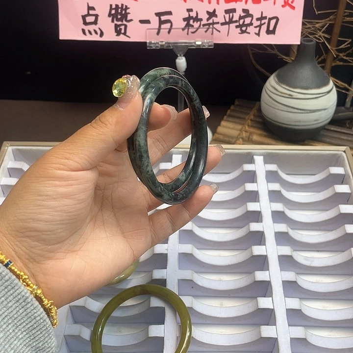 蛇纹石玉手镯未镶嵌临*.