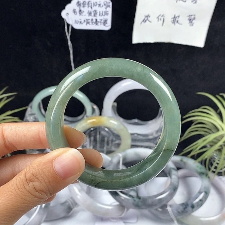 翡翠未镶嵌手镯89号。 50.5圈