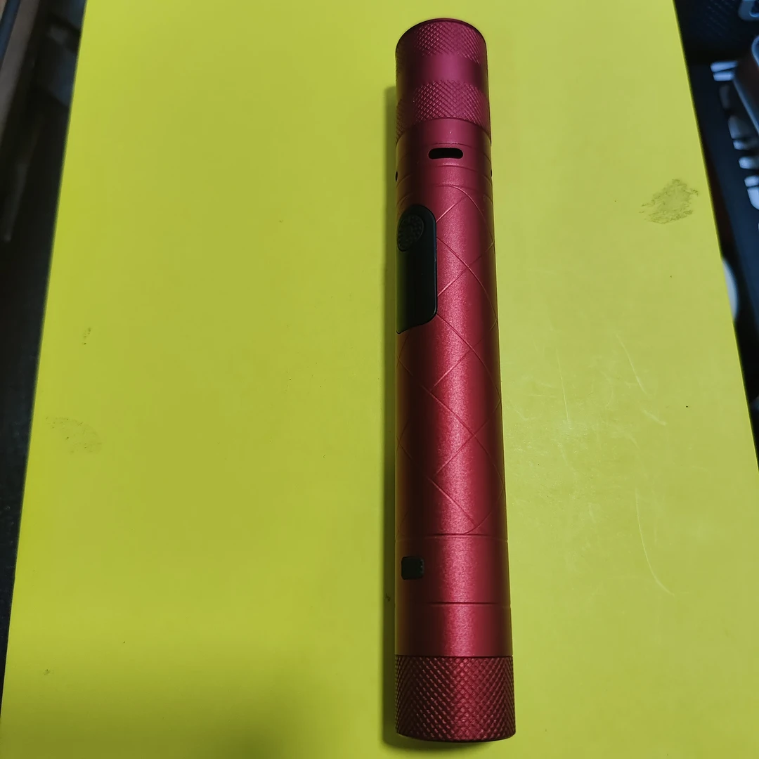 高强度防爆大功率合法户外防身防狼神器多功能手电筒