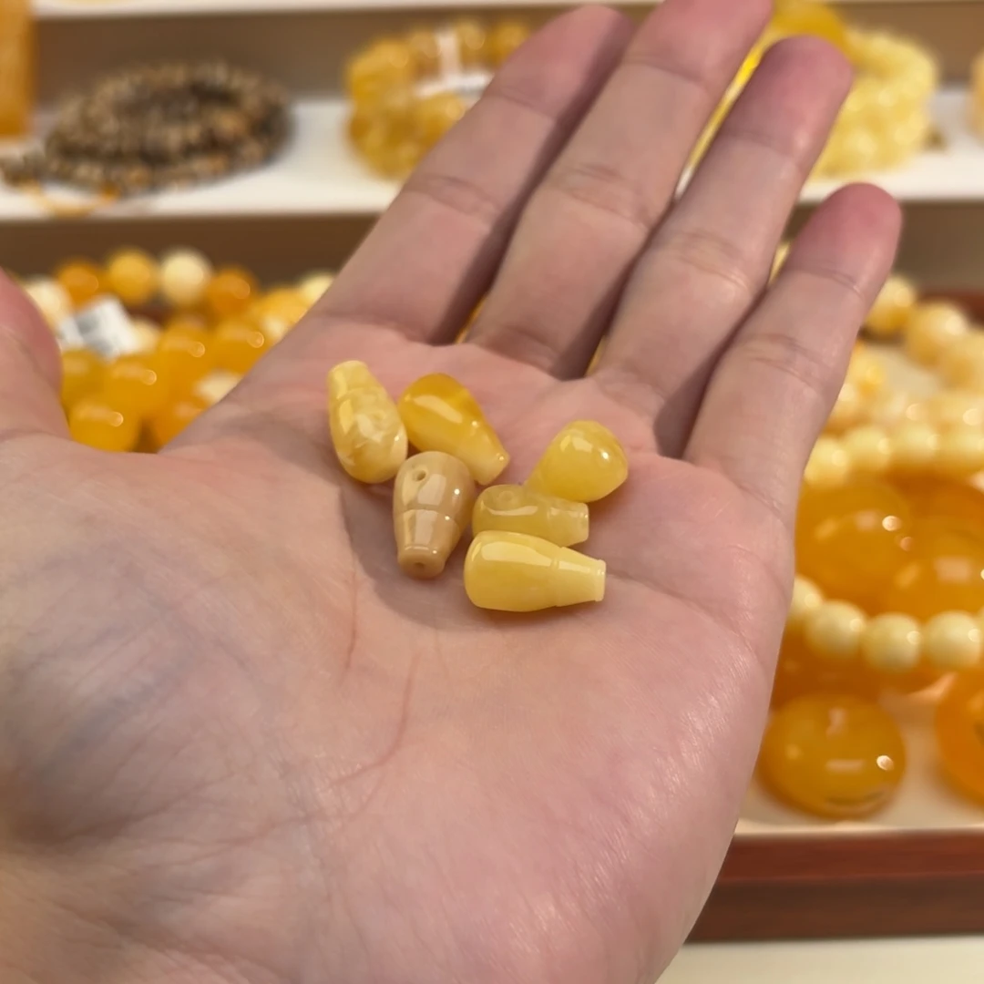 琥珀未镶嵌裸石多样性发其一