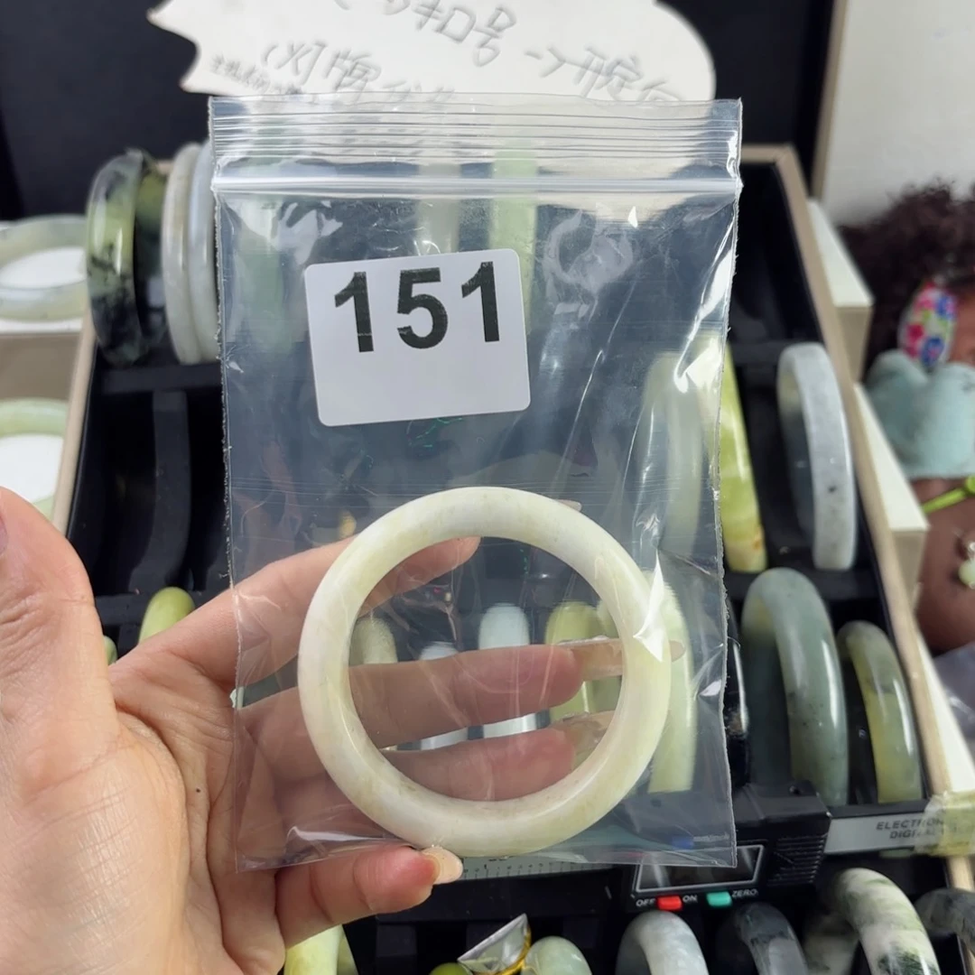 蛇纹石玉未镶嵌手镯月**雪