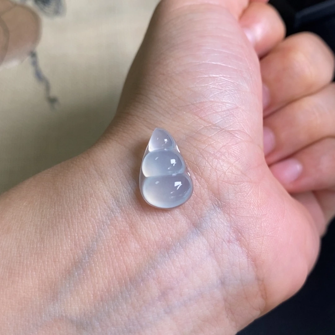 翡翠未镶嵌颈饰豆子