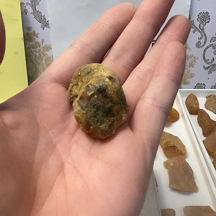 琥珀未镶嵌裸石琥珀