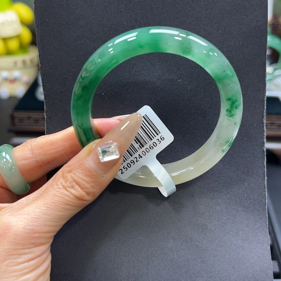 石英质玉（非洲翠）未镶嵌手镯56-57