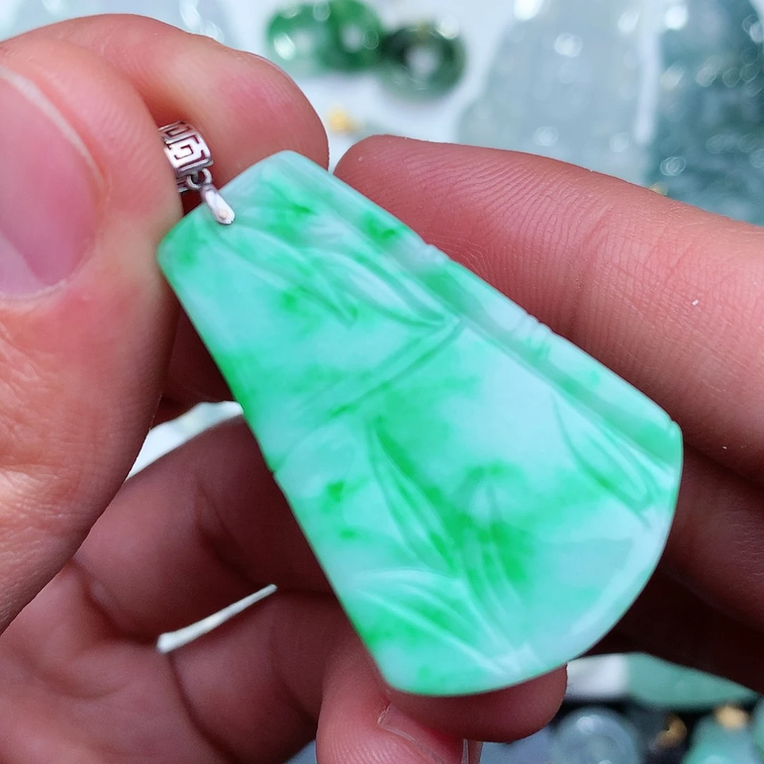 翡翠吊坠(不含链)18K金镶嵌