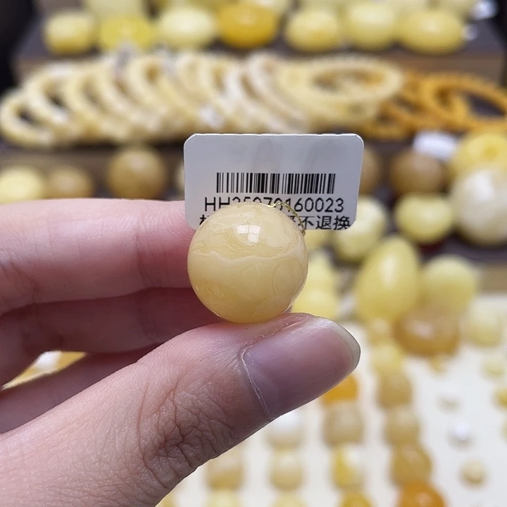 琥珀未镶嵌裸石16.8mm