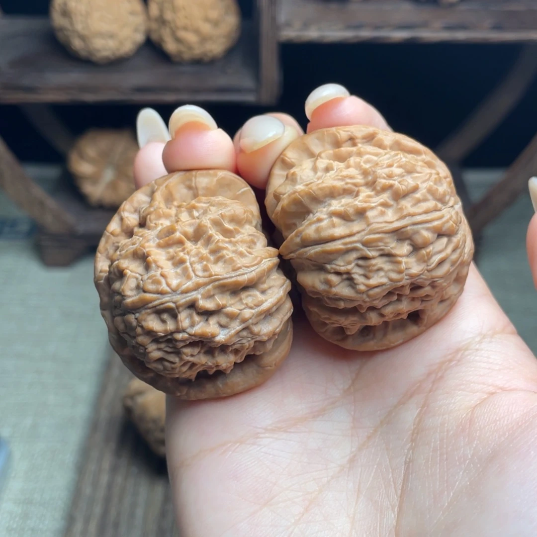 文玩核桃吊坠白狮子43 全品白茬精配
